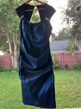 Xscape by Joanna Chen size 16 metallic blue formal dress with sweetheart neck